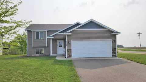 1176 Golf Ct, Foley, MN 56329