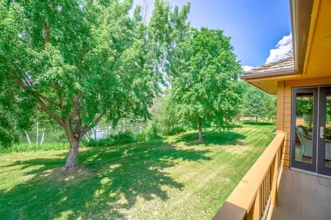 11 Anemone Cir, North Oaks, MN 55127