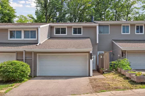 9178 Neill Lake Rd, Eden Prairie, MN 55347