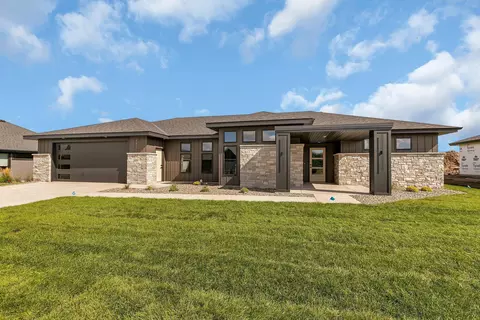 3492 Wildflower Rd S, Saint Cloud, MN 56301