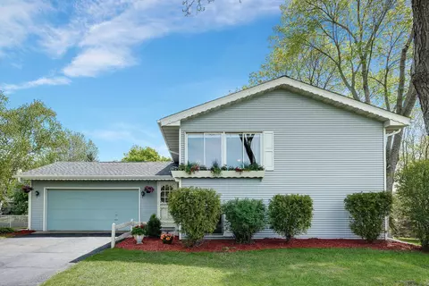 1165 Merrifield Ct, Shakopee, MN 55379