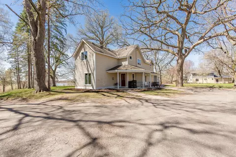 211 Gramsie Rd, Shoreview, MN 55126