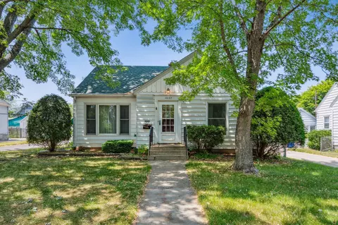 1057 Barrett St, Saint Paul, MN 55103