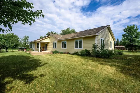 9805 430th St, Harris, MN 55032