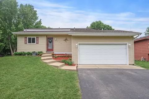 529 Concord Cir, Chaska, MN 55318
