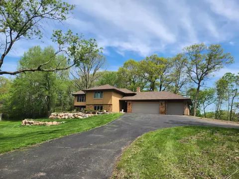 22661 Woodhill Dr, Lakeville, MN 55044