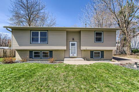 586 Grospoint Ln N, Oakdale, MN 55128
