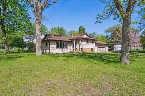9912 Ibis St NW, Coon Rapids, MN 55433