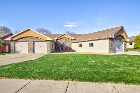 213 Pinehurst Dr, Mankato, MN 56001