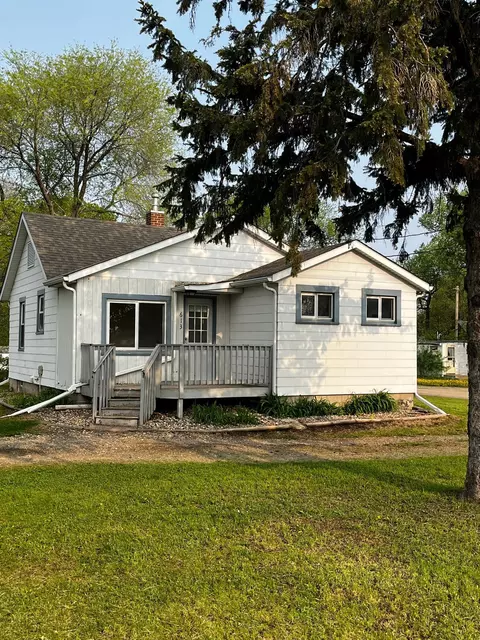 613 N 1st St, Darwin, MN 55324