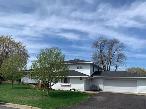 2061 Patricia St, Mendota Heights, MN 55120