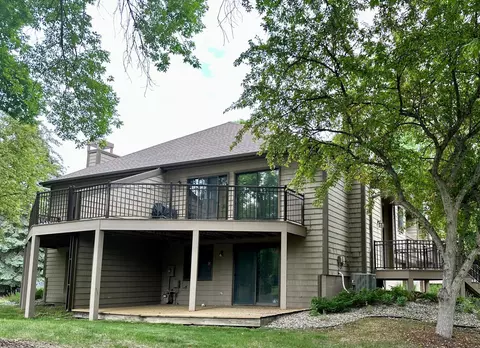 11473 Carriage Ct, Eden Prairie, MN 55344
