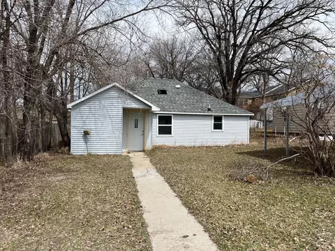 806 Grant St W, Detroit Lakes, MN 56501