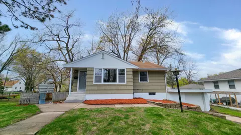 9610 Clinton Ave S, Bloomington, MN 55420