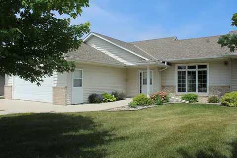307 20th St W, Glencoe, MN 55336