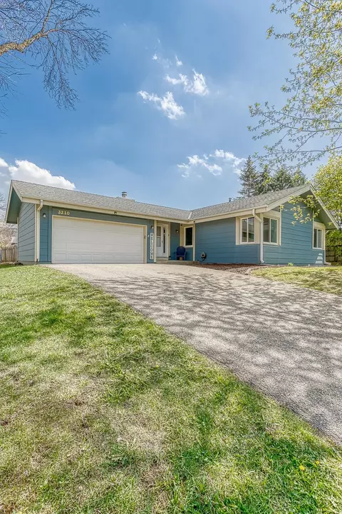 3210 Marice Ct, Eagan, MN 55121
