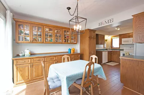 1742 Flamingo Dr, Eagan, MN 55122