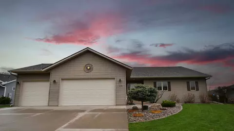 670 Lancaster Blvd, Zumbrota, MN 55992