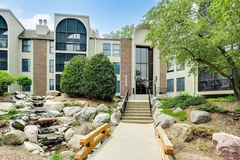 9500 Collegeview Rd #210, Bloomington, MN 55437