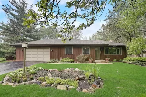 1004 Lakeview Dr, Burnsville, MN 55337