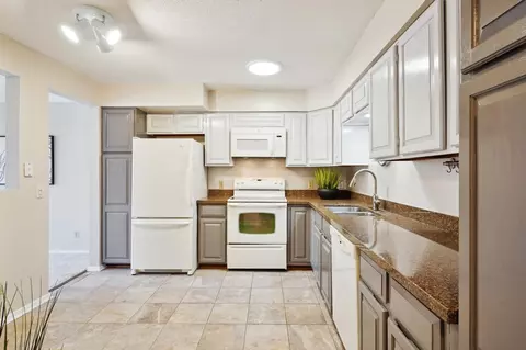 7220 York Ave S #310, Edina, MN 55435
