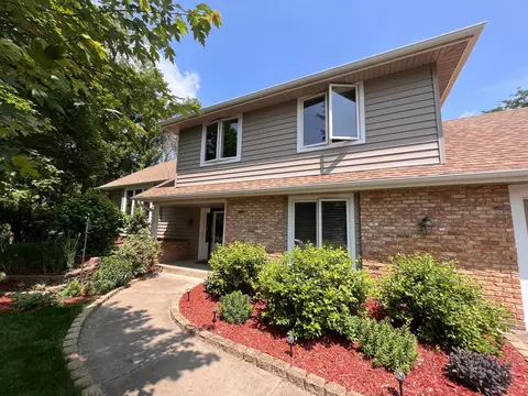 14 Deer Hills Dr, North Oaks, MN 55127