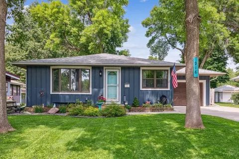 918 6th St W, Hastings, MN 55033