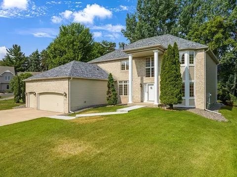 3795 Black Oaks Ln N, Plymouth, MN 55446
