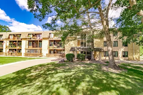 3431 Kent St #903, Shoreview, MN 55126