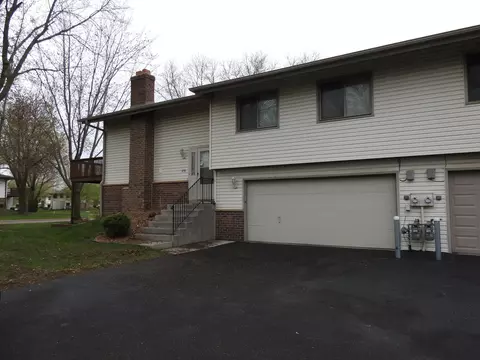 692 E 143rd St, Burnsville, MN 55337