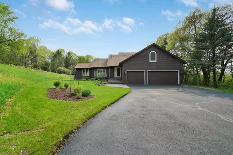 21601 Wagonwheel Trl, Lakeville, MN 55044
