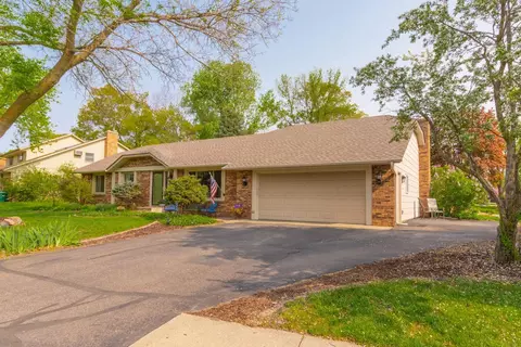 13826 Holyoke Ln, Apple Valley, MN 55124