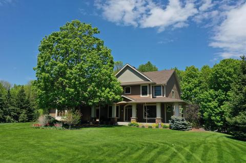 26420 Arbor Creek Ln, Shorewood, MN 55331
