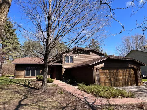 2570 Forest St, Maplewood, MN 55109