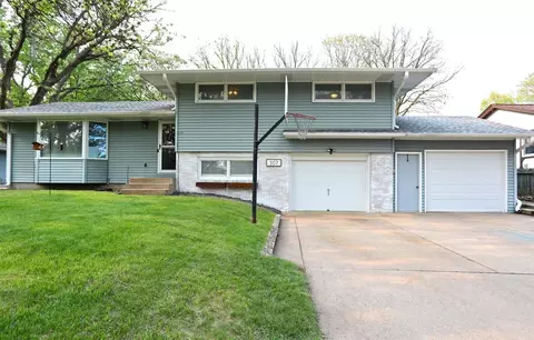 307 97th Ln NW, Coon Rapids, MN 55433