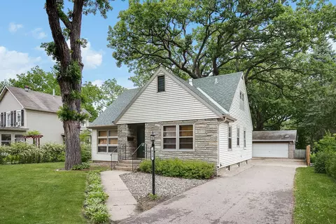618 4th St W, Hastings, MN 55033
