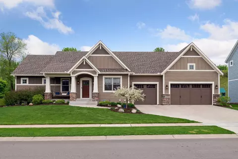 2909 Fairway Dr, Chaska, MN 55318