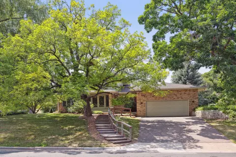 1551 Pennsylvania Ave N, Golden Valley, MN 55427