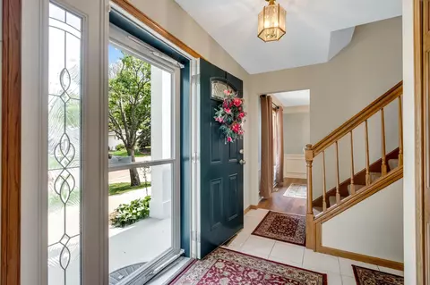 423 Sterling St S, Maplewood, MN 55119