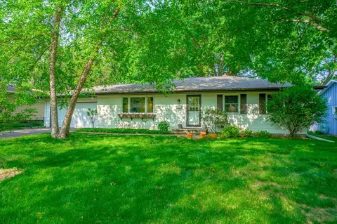 2979 Howard St N, Maplewood, MN 55109