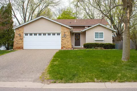 4891 Oxford St N, Shoreview, MN 55126