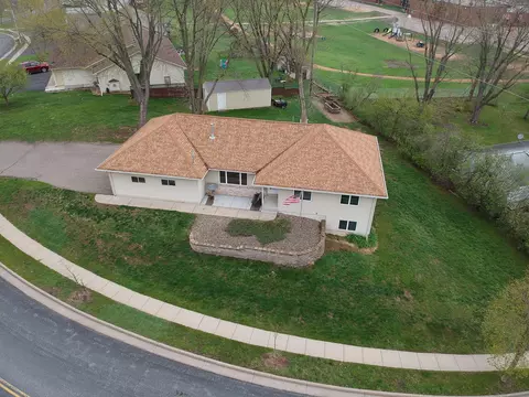 1121 W Maple St, River Falls, WI 54022