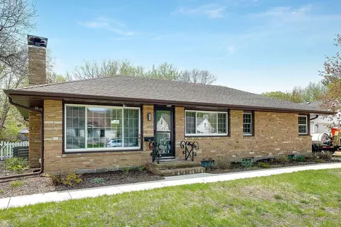 733 6th St W, Hastings, MN 55033