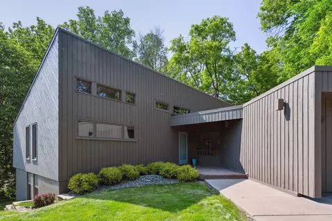 2261 Lee Ave N, Golden Valley, MN 55422