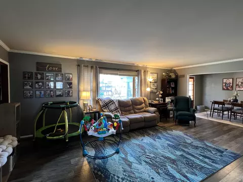 945 6th St, Windom, MN 56101 photo 4