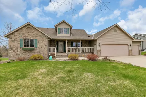 330 Country Oak Dr, Sauk Centre, MN 56378