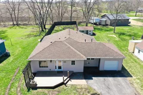 412 Lake Ave S, Spicer, MN 56288