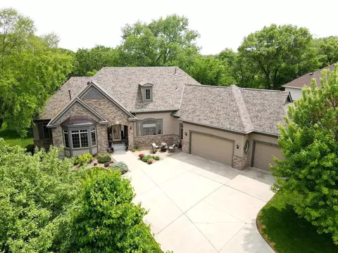 864 Great Oaks Trl, Eagan, MN 55123
