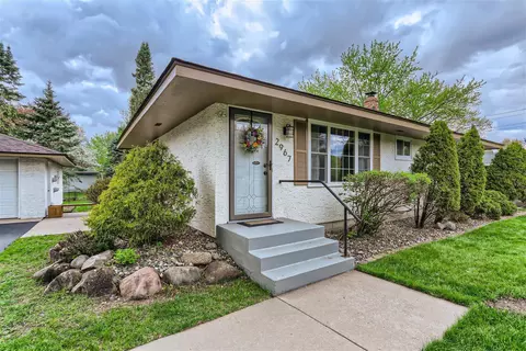 2967 Galtier St, Roseville, MN 55113