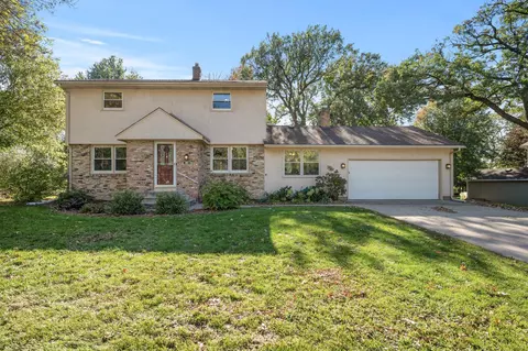 2983 Granada Ln N, Oakdale, MN 55128